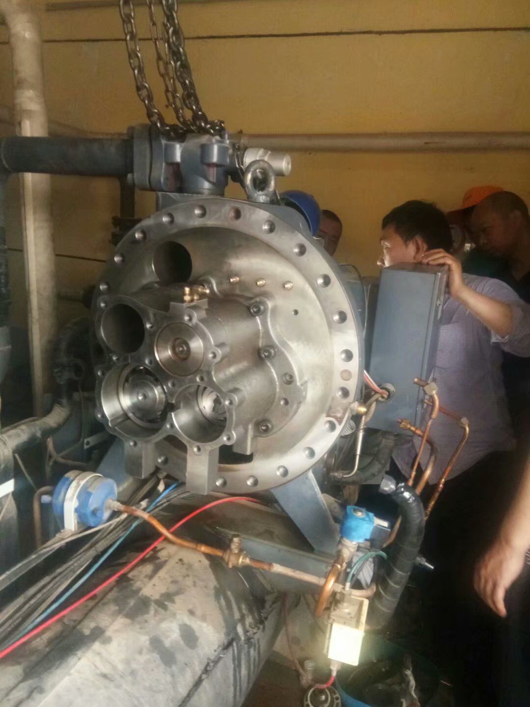 復(fù)盛壓縮機(jī)維修現(xiàn)場(chǎng)